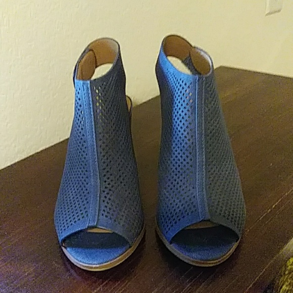 Peeptoe Sling Back Shooties - Picture 2 of 4